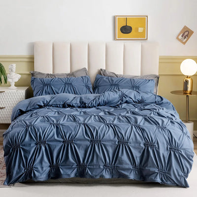 Parure de lit blanche pour 2 personnes sur un lit double