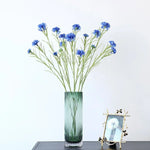 décoration intérieure bouquet fleurs artificielles bleu feuilles vertes moderne minimaliste