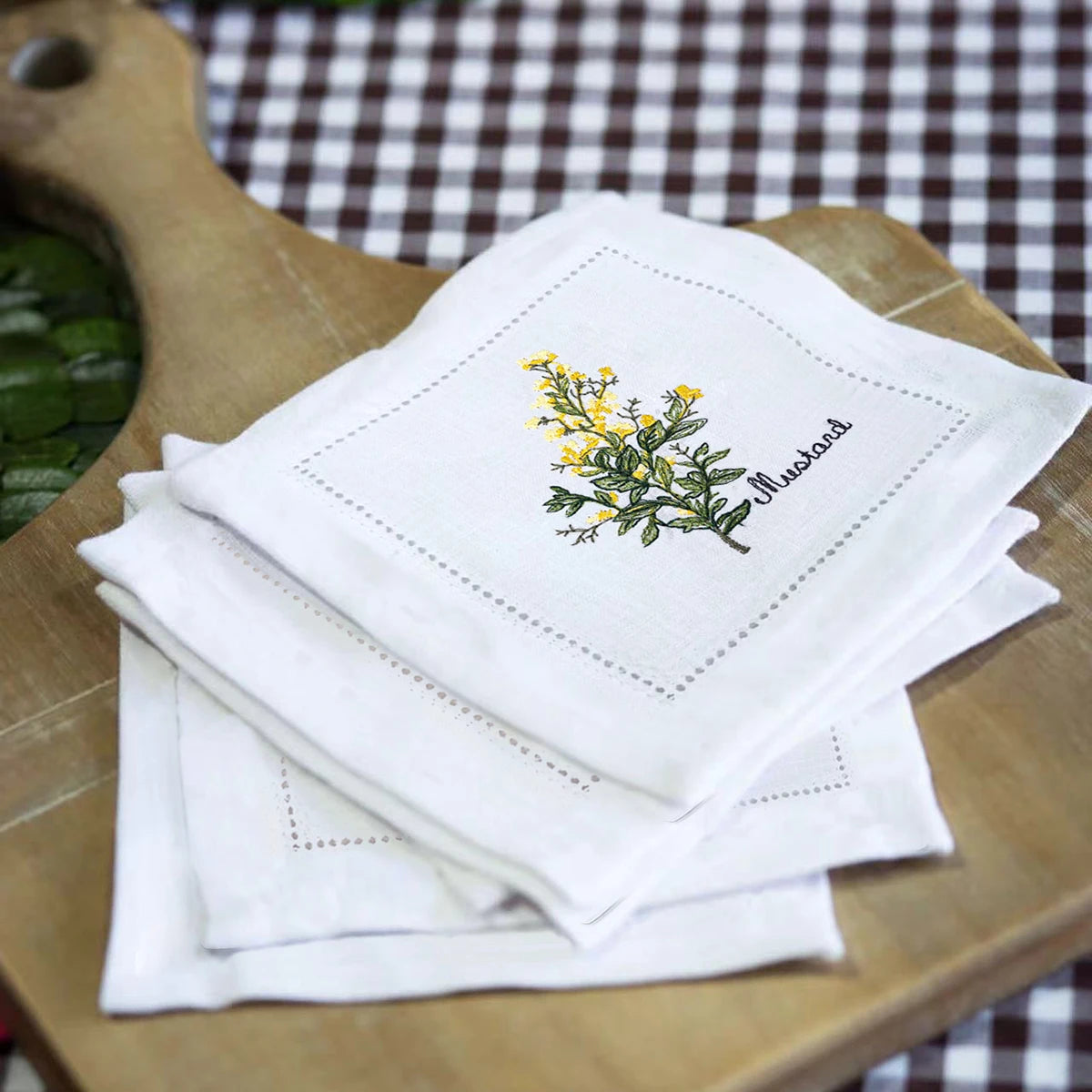 serviette cuisine lin blanc brodée motifs plantes aromatiques naturelle table élégante
