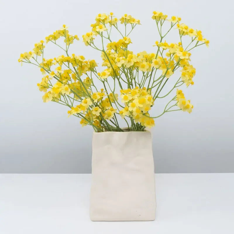décoration intérieure bouquet fleurs artificielles soie marguerites jaunes blancs vases abstraits