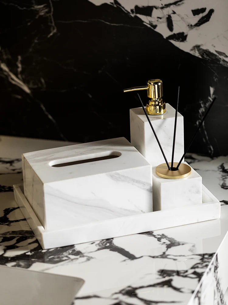 ensemble salle bain marbre blanc doré distributeur savon boîte mouchoirs diffuseur moderne