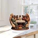statue religieuse marron relief sculpté scène biblique support bois table roses livre