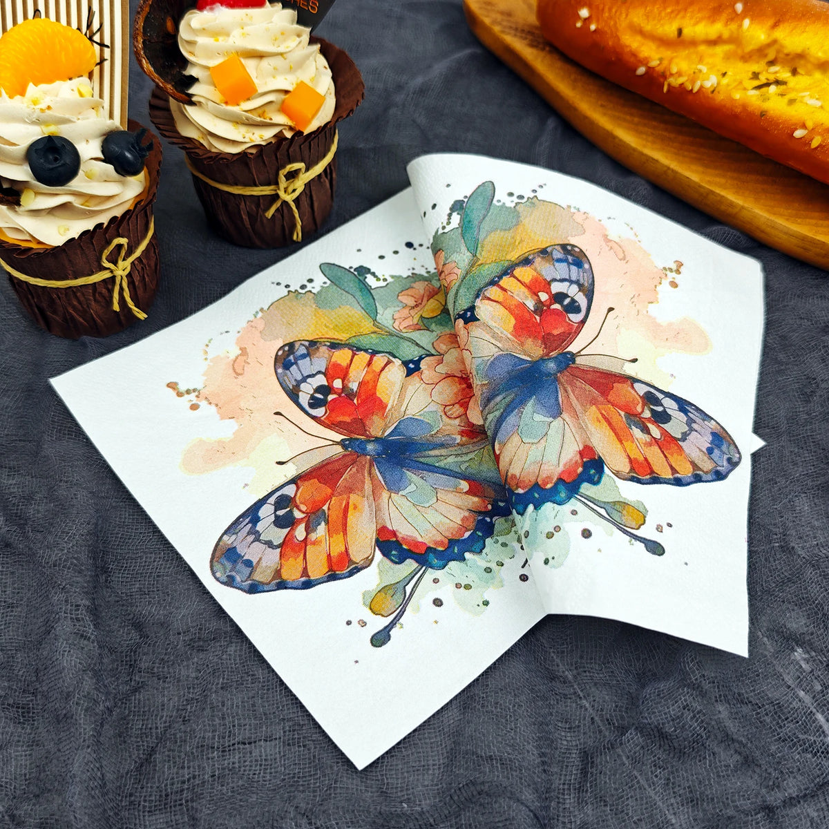 serviettes papier motif papillon multicolore décoratives fêtes aquarelle 33x33cm respectueux environnement