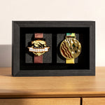 cadre photo acrylique moderne médailles or bronze rouge bleu vert noir motifs navire personnages