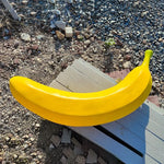 lampe décorative forme banane jaune moderne matériau métal fixations statuaire intérieure decoration