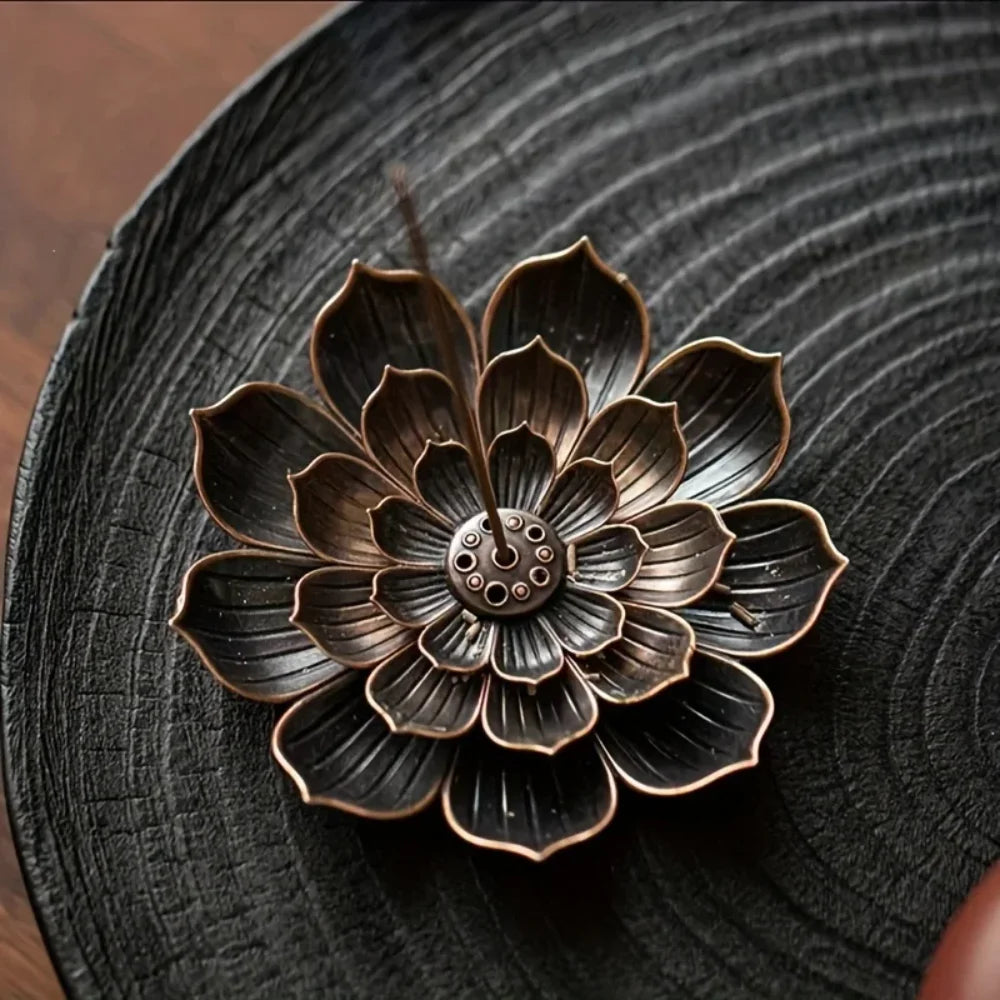 supports encens forme lotus or bronze floral texturé zen oriental décoration aromathérapie maison salon