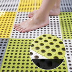 tapis salle bain modulable perforations texturées moderne jaune vert gris fixations noires éléments