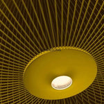 Vue rapprochée du design cage à oiseaux de la lampe suspension