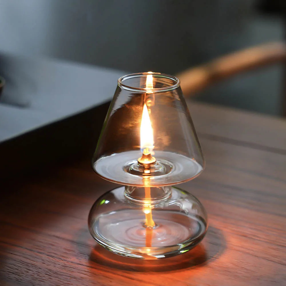lampe huile verre transparent classique base arrondie abat jour conique lumière douce romantiqueintérieur