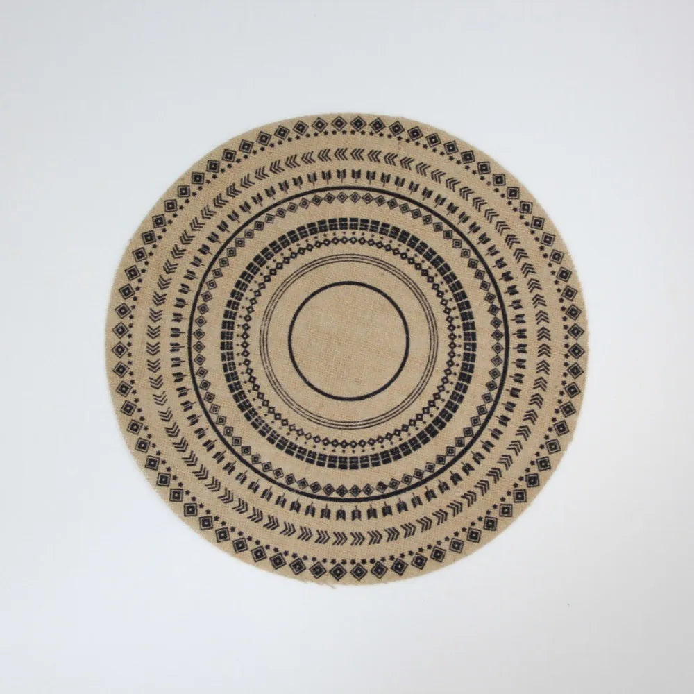 serviettes table boho chic motifs géométriques pompons noirs beige tables manger rondes 36 38
