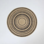 serviettes table boho chic motifs géométriques pompons noirs beige tables manger rondes 36 38