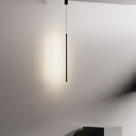 Vue de côté de la lampe suspendue avec cordon noir