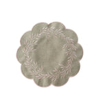 tapis table classique marron gris vert orange rouge guirlande feuilles blanches bordure dentelée 38cm