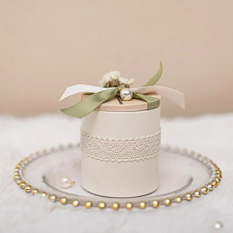 boîtes cadeaux mariage dentelle rubans satinés fleurs séchées nacrées élégantes romantiques blanc crème rose