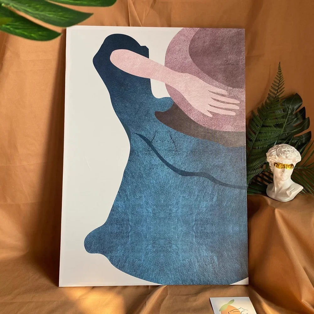 Cadre photo 40x60 en toile sur bois couleur bleu ciel dans un salon design