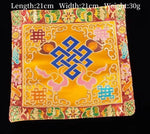 serviettes traditionnelles multicolores brodées motifs floraux géométriques opaques