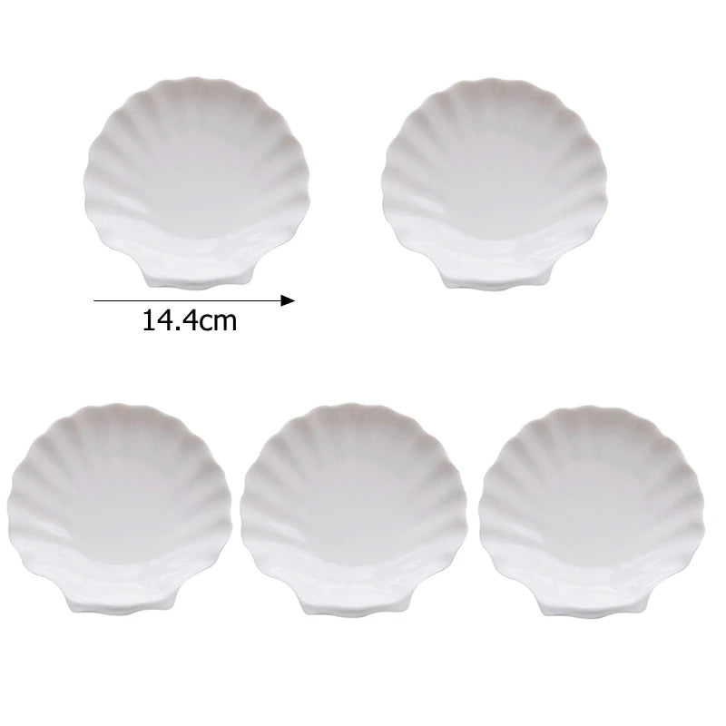 assiettes blanches modernes céramique lisses rangement présentation alimentaire set tailles différentes