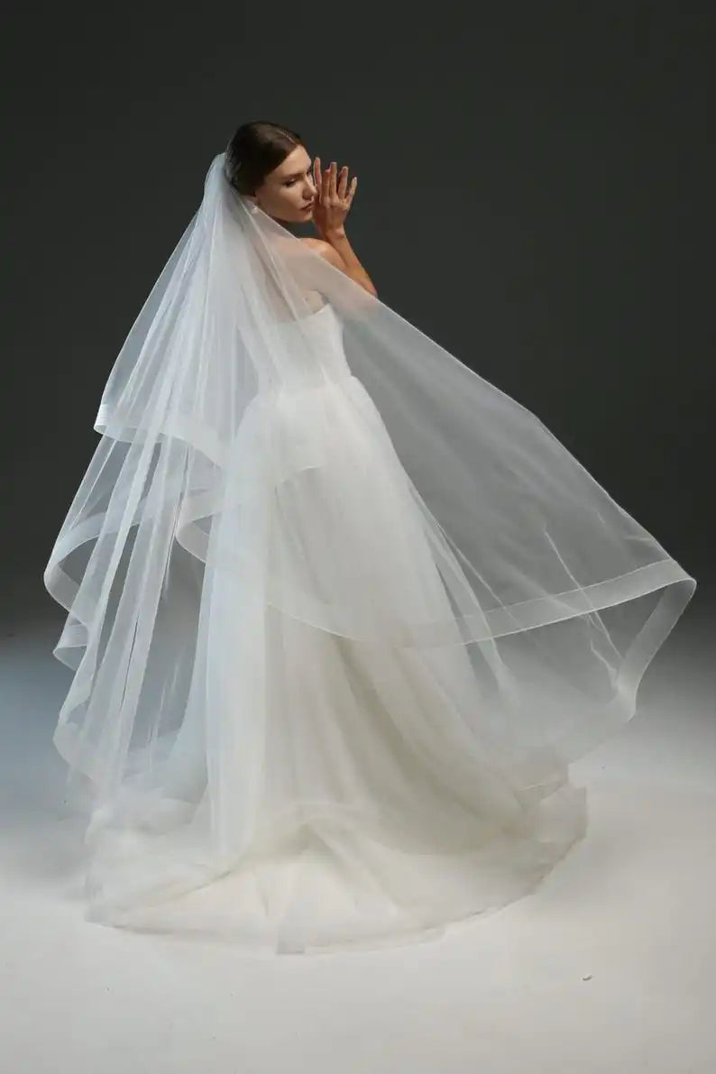 voile mariée blanc deux couches bord coupé tulle fin texture élégante invisible fixations jupe