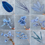 Détail de la fleur en soie bleu foncé