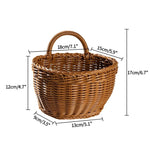 panier osier marron clair tressé rustique crochets transparents oignons herbes aromatiques fleurs blancs