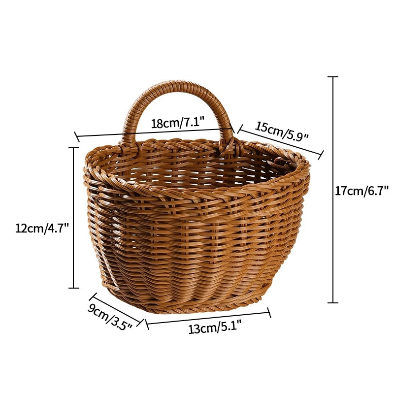 panier osier marron clair tressé rustique crochets transparents oignons herbes aromatiques fleurs blancs