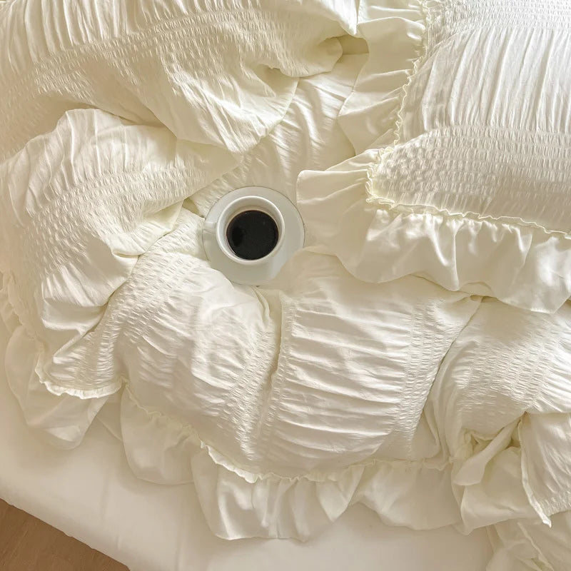 ensemble literie classique rayures horizontales blanc beige vert clair fronces volants romantique pièces