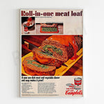 Une préparation culinaire appétissante à base de viande hachée et légumes, présentée dans un moule à terrine pour une recette familiale simple et savoureuse.