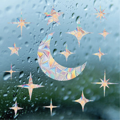 Autocollant suncatcher arc-en-ciel sur fenêtre en verre avec motifs lune et étoiles