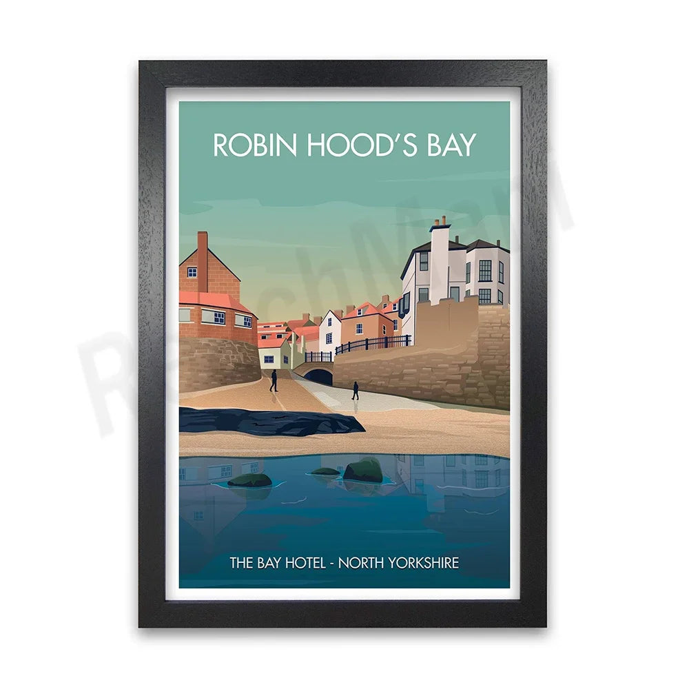 Un paysage pittoresque de la baie de Robin Hood, dans le Nord de l'Yorkshire, avec des maisons aux couleurs vives et un reflet des bâtiments dans l'eau calme.