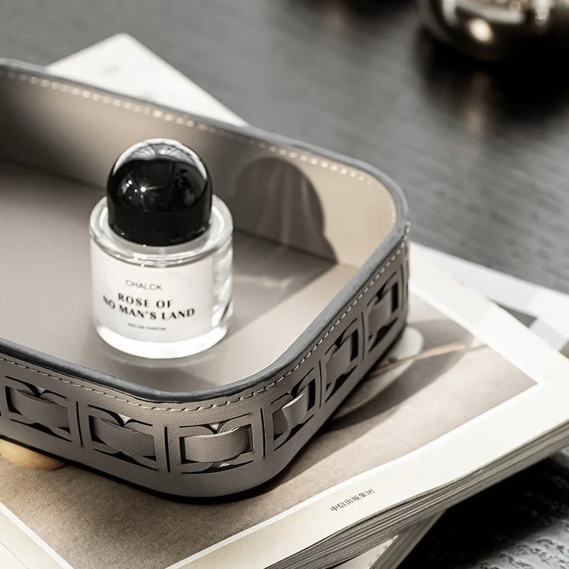 boîte mouchoirs cuir gris plateau diamant moderne flacon parfum bague ruban bougie decoration tranquillite