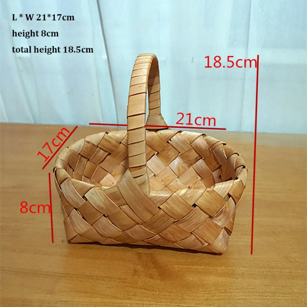 panier tressé bois naturel réutilisable traditionnel poignée anneaux métalliques rustique utilisation multiple fleuriers decoration