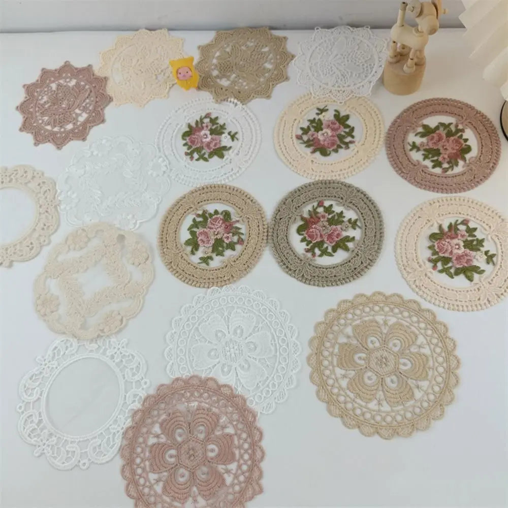 serviettes table brodées dentelle beige blanc classiques maison fête mariage