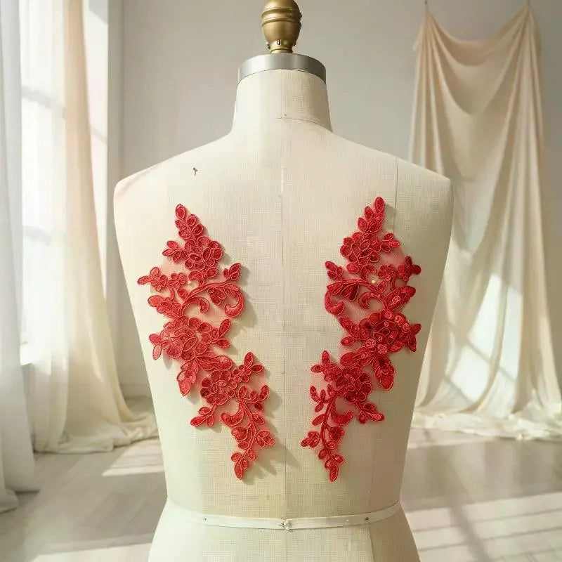 patchs tissu brodé appliques dentelle motif floral rouge bleu doré