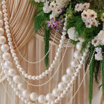 décoration événementielle guirlande nacrées tissu semi transparent motifs floraux couleurs vives festives mariage anniversaire