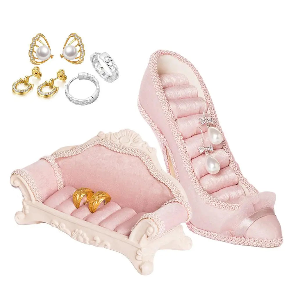 présentoir bijoux élégant chaussure talons hauts boucles doreilles bague collier rose satin broderie vintage