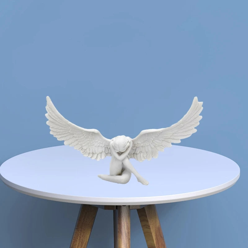 statue ange accroupi ailes plumes finition mate decoration blanche sculptural artistique tristesse