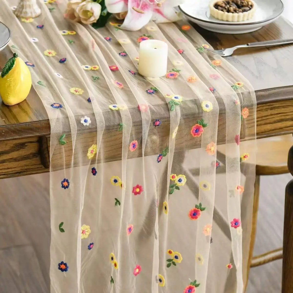 chimene table transparente brodée fleurs colorées rose blanc déco mariage festive