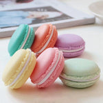 boîtes rangement forme macaron couleurs vert orange rose jaune créatif ludique capsules blanches vertes