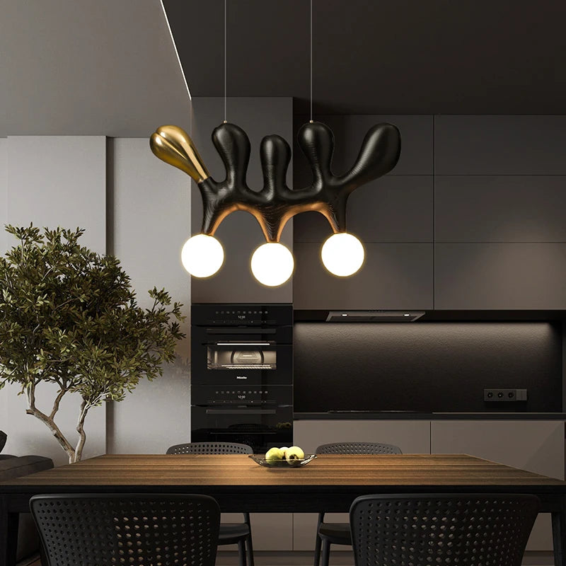 Suspension lumineuse contemporaine bois marron clair doré noir trois ampoules blanches salon restaurant chambre