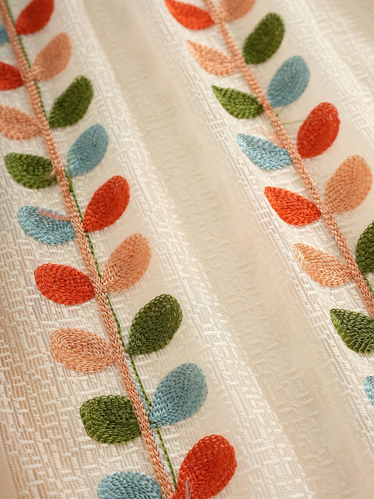 rideau brodé feuilles colorées polyester moderne élégant blanc vert bleu orange fenêtre chambre salon