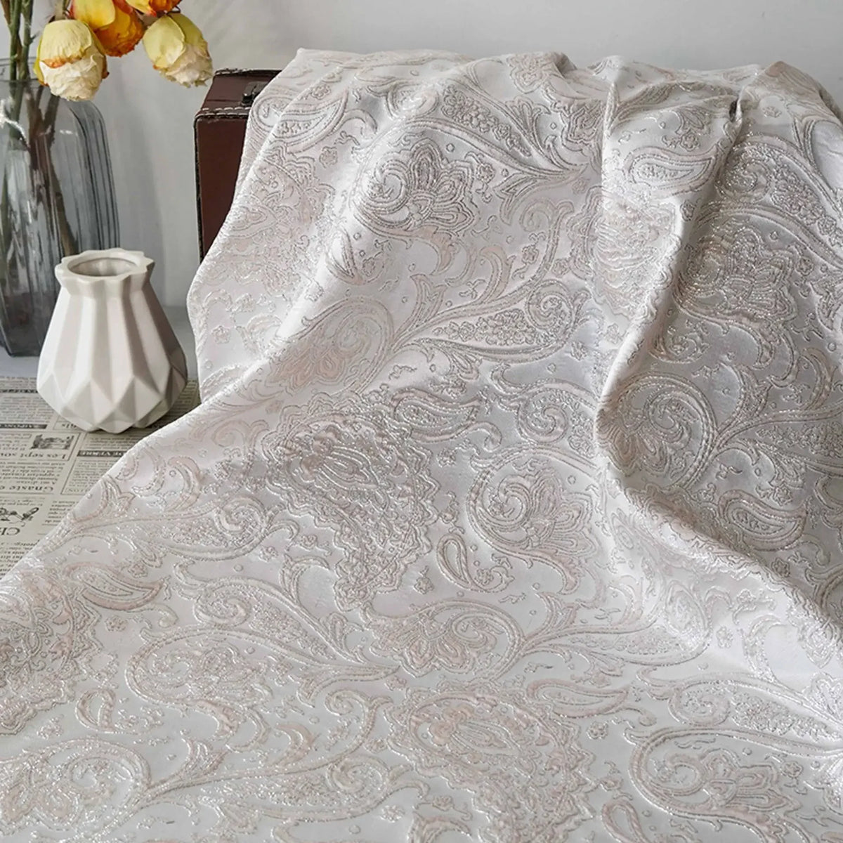 tissu polyester blanc paisley opulent brocart jacquard élégant classique coudre décoration intérieure 145cm