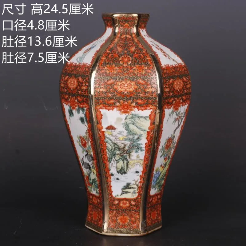 Un vase en porcelaine antique de style oriental, orné de motifs floraux et de paysages montagneux en couleurs vives.