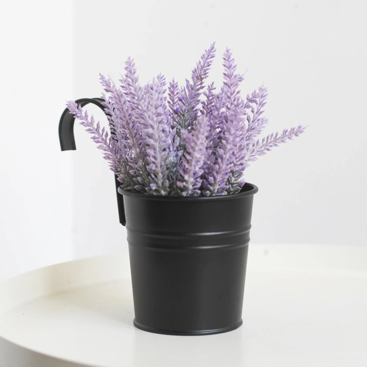 Pot suspendu en métal galvanisé noir pour décoration extérieure