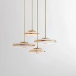 suspension lumineuse moderne marbre doré lumière blanche chaînes métalliques chambre salon restaurant