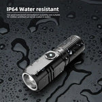 lampe torche noire rechargeable 1600lm ip64 zoom texturée rainures compact moderne