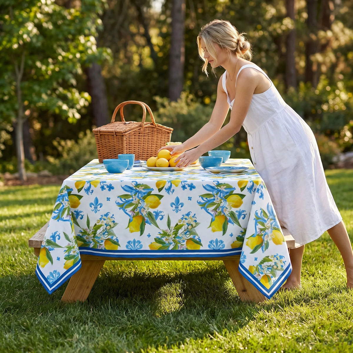 nappe table méditerranéenne motifs floraux citrons ronde rectangulaire printemps été mariage décoration provençale assiettes