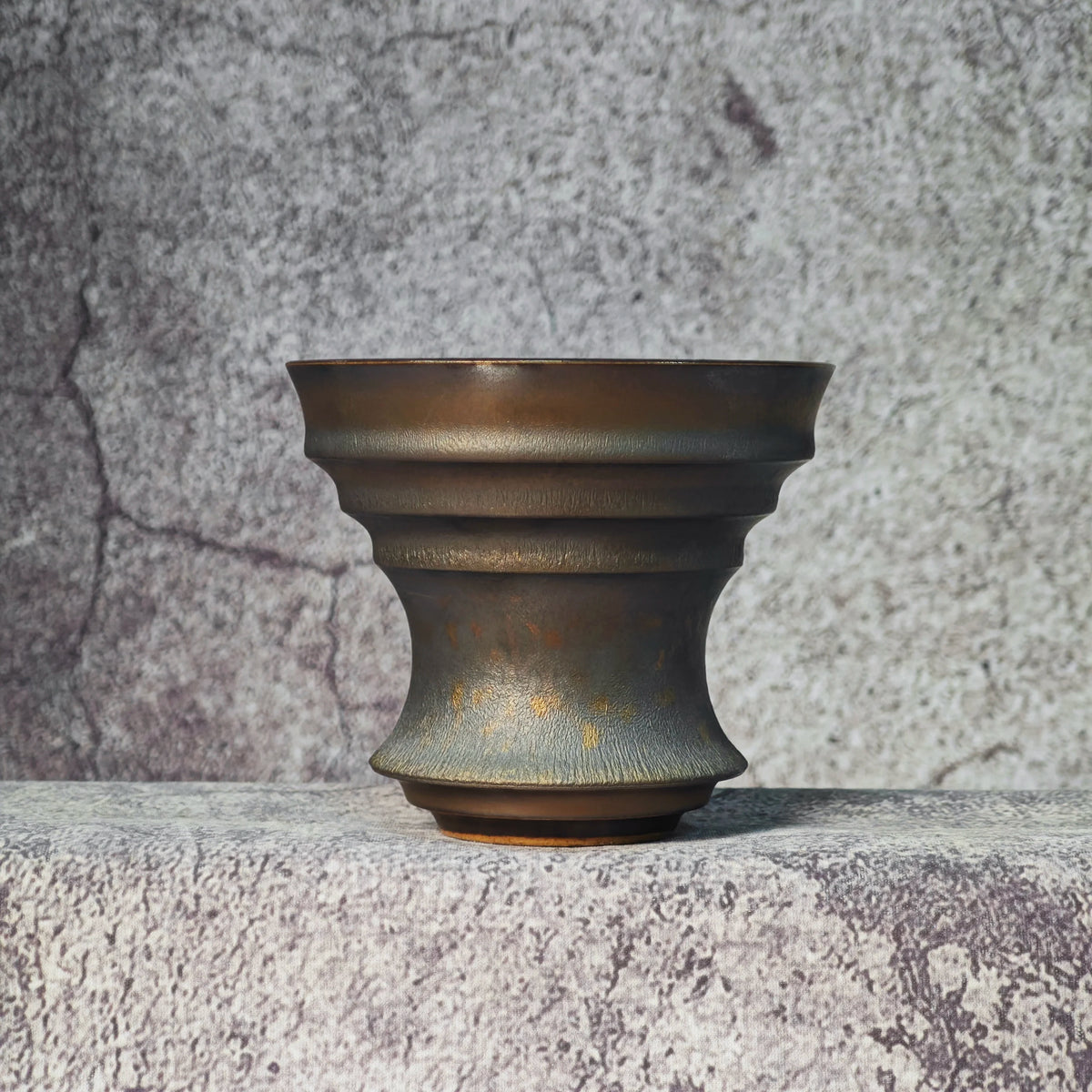 cache pot bronze porcelaine vintage rustique finition métallique plante succulente intérieur fleur unique