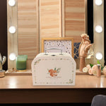 Décoration de fête avec valise en papier