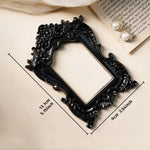 cadres photo vintage baroques petits noir décorations florales sculptées aspect vieilli
