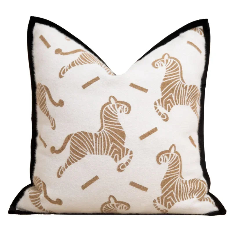 coussin imprimé léopard noir blanc moderne salon décoration canapé carré peluche adhésif